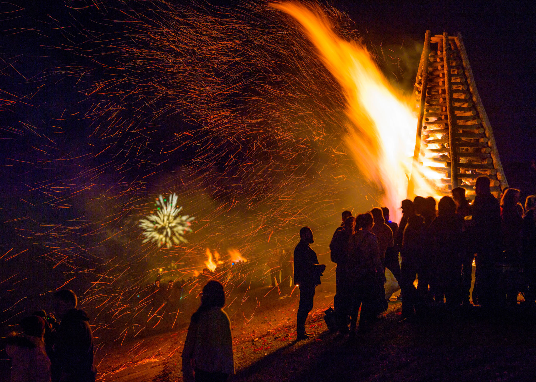 NO.bonfires.122617.003.JPG